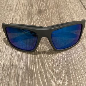 LIKE NEW Oakley polarized sunglasses